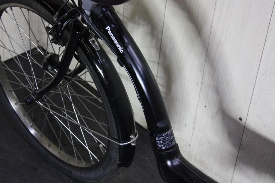 黒の電動アシスト自転車 チャイルドシート付き