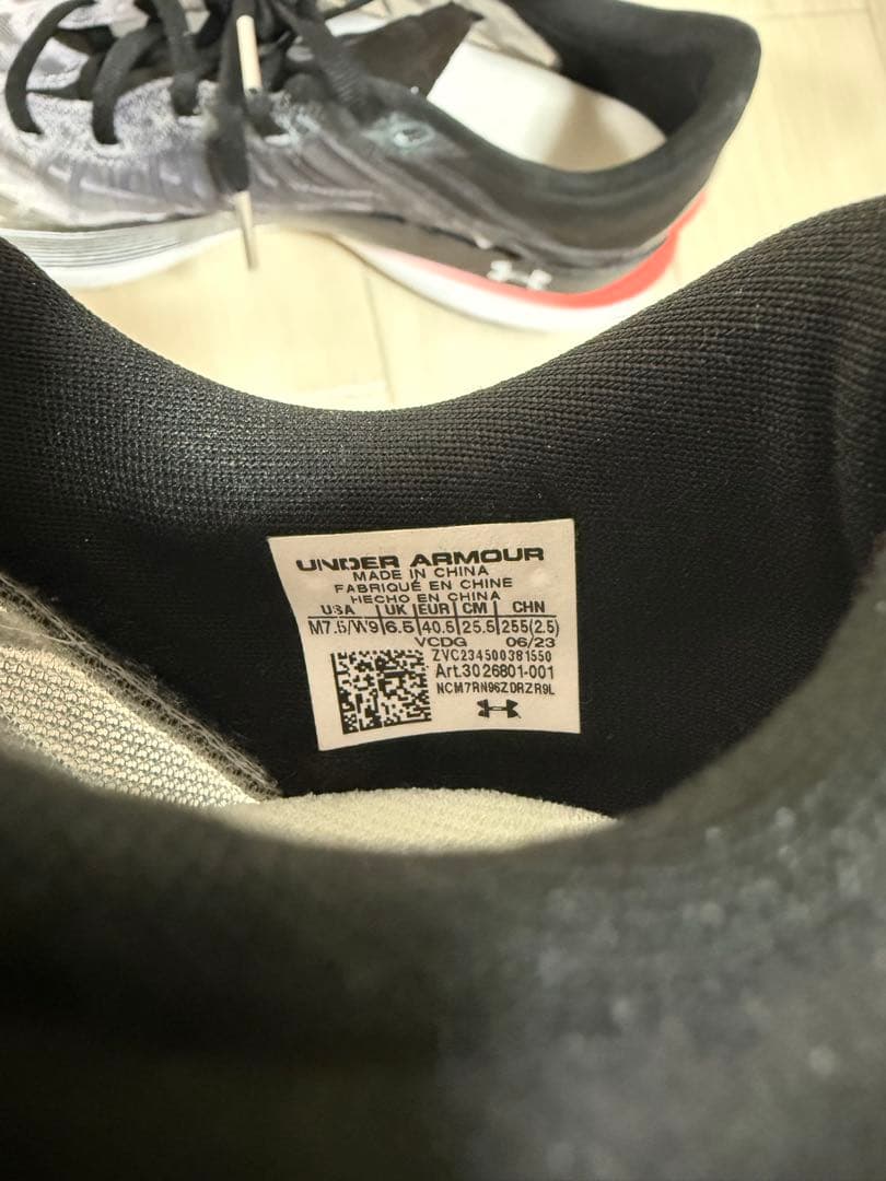 週末限定大幅値下げ！アンダーアーマー フロー ベロシティ エリート　25.5cm