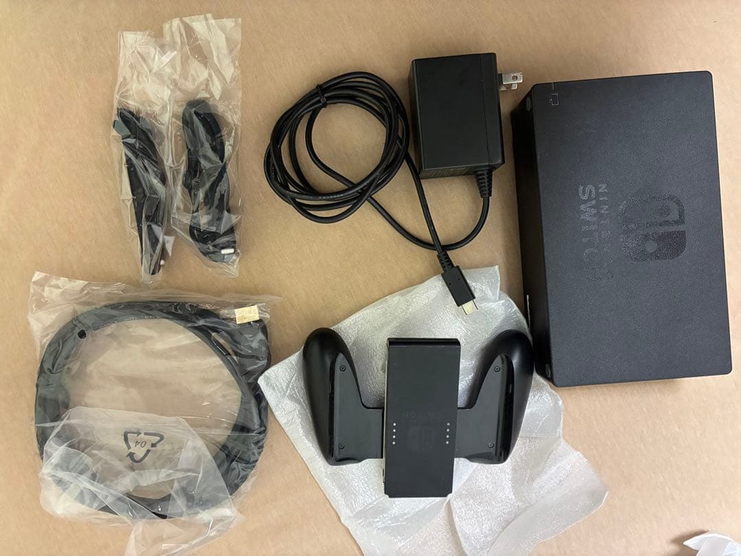 Nintendo Switchバッテリー強化版　本体　ソフト付き