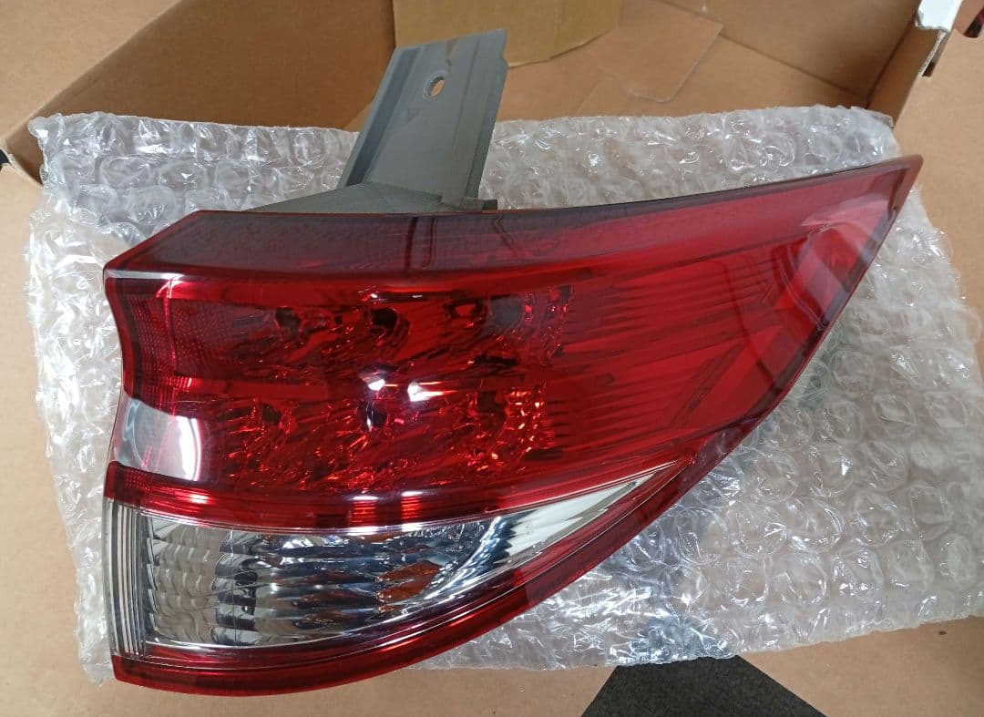 エスティマ　ACR50　純正テールランプ