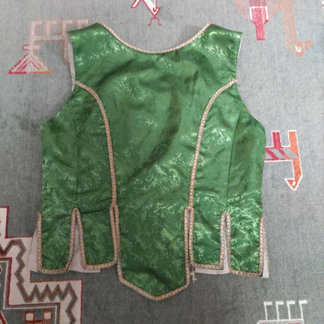 フォークダンス　衣装　ポーランド風　緑色