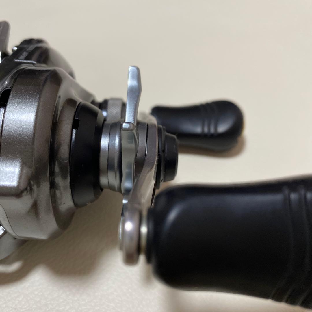 シマノ　15メタニウムDC70HGベイトリール シルバー ダブルハンドル