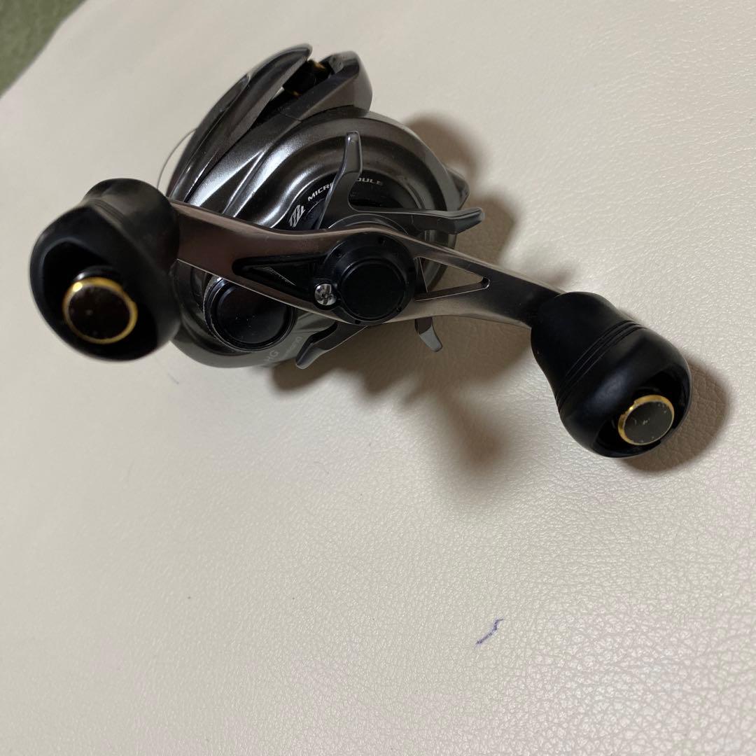 シマノ　15メタニウムDC70HGベイトリール シルバー ダブルハンドル