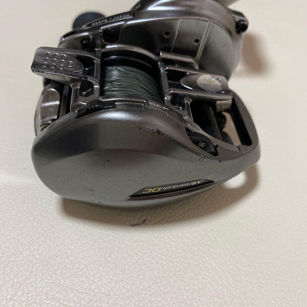 シマノ　15メタニウムDC70HGベイトリール シルバー ダブルハンドル