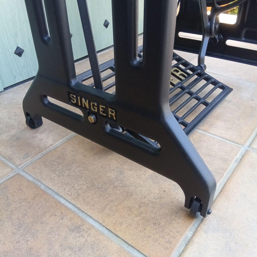 足踏みミシンテーブル　Singer①