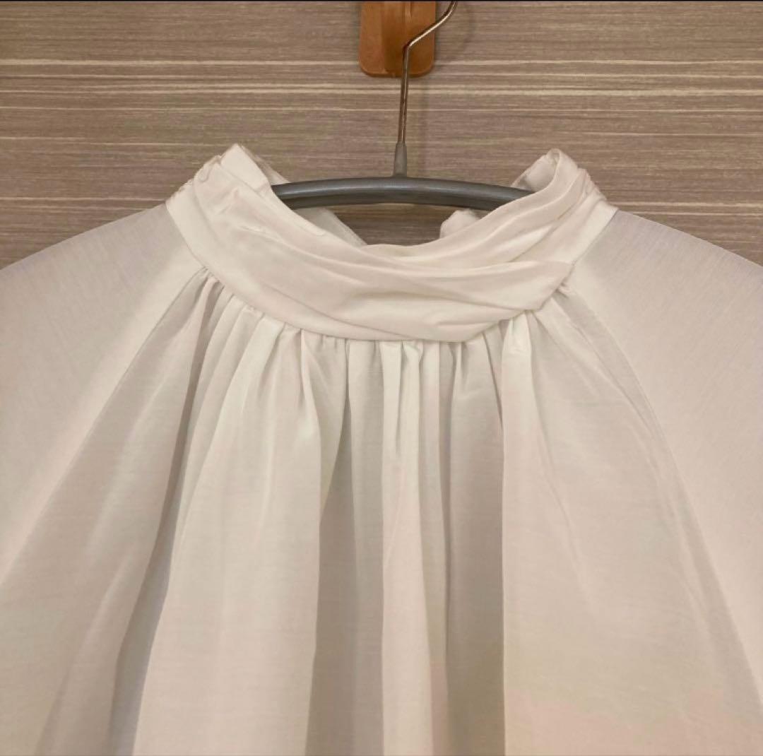 anuans クロスネックボリュームブラウス　ホワイト