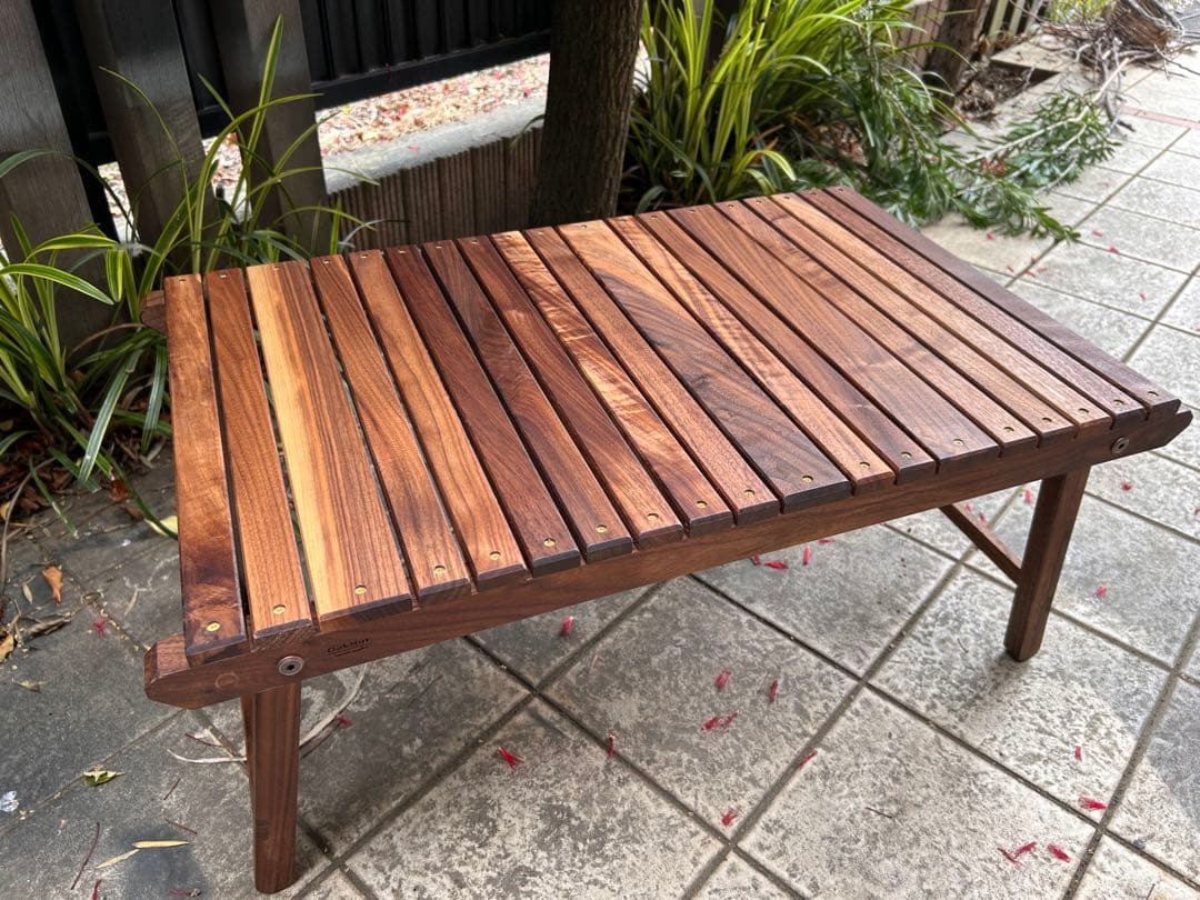 ウォールナットテーブル　真鍮ビス