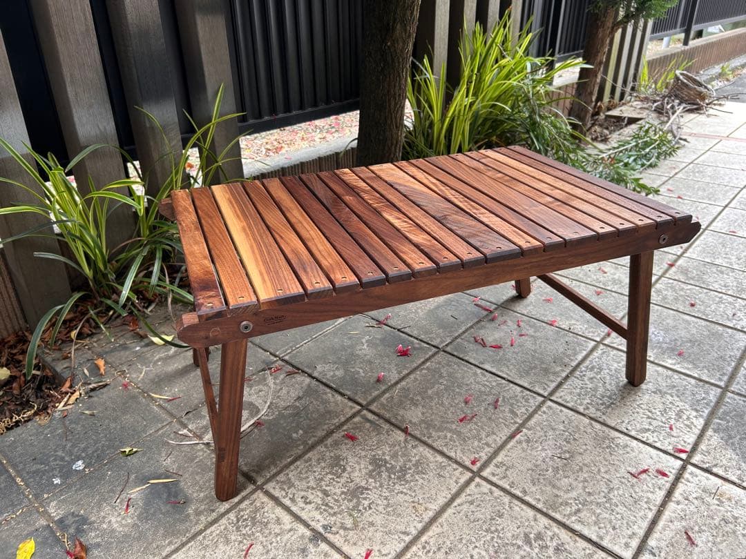 ウォールナットテーブル　真鍮ビス