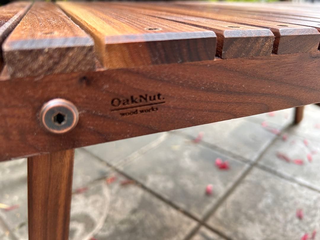 ウォールナットテーブル　真鍮ビス