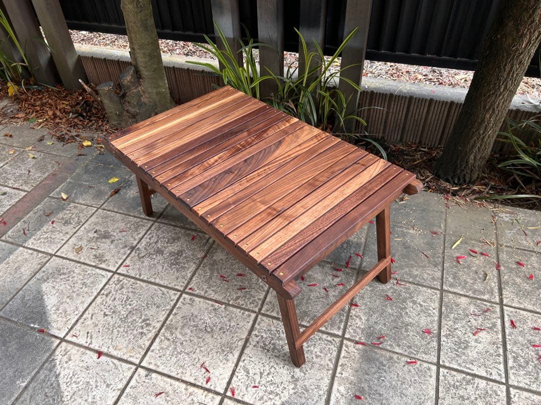 ウォールナットテーブル　真鍮ビス