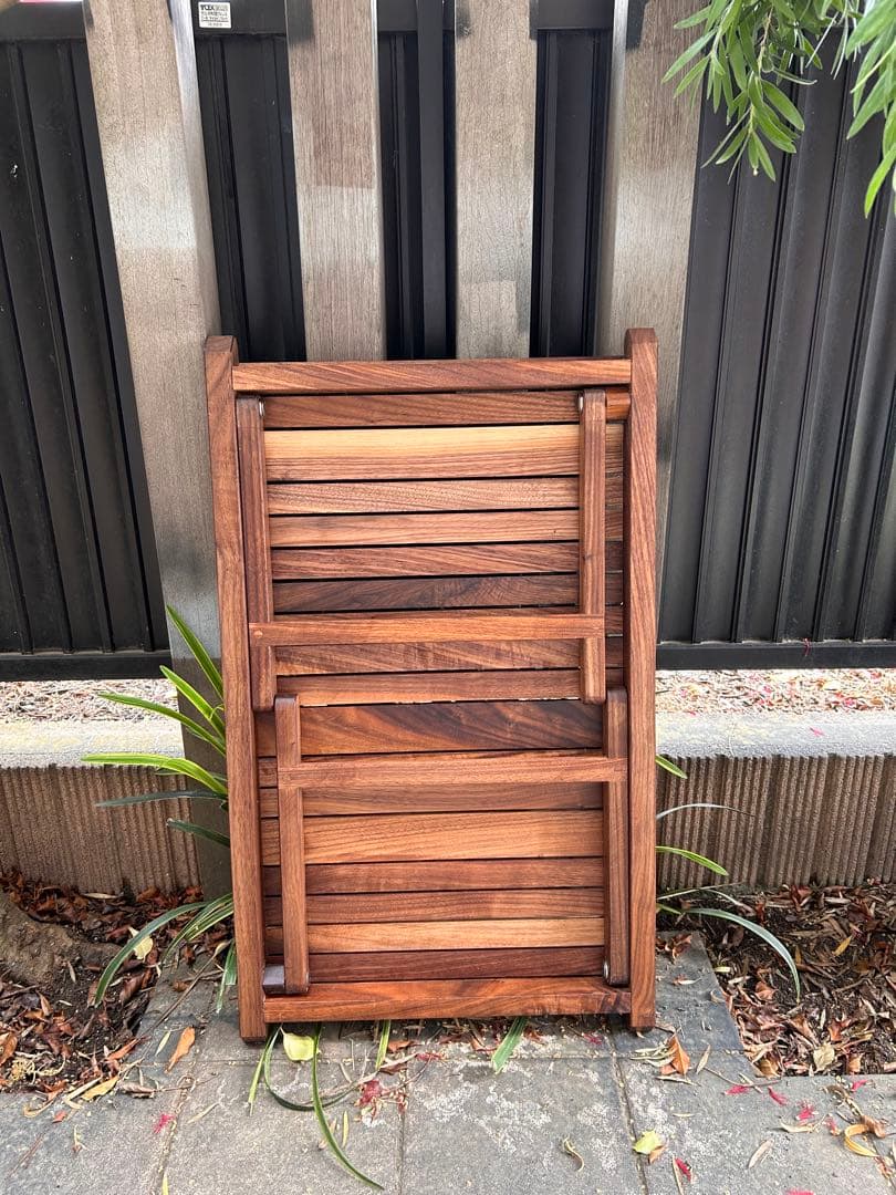 ウォールナットテーブル　真鍮ビス