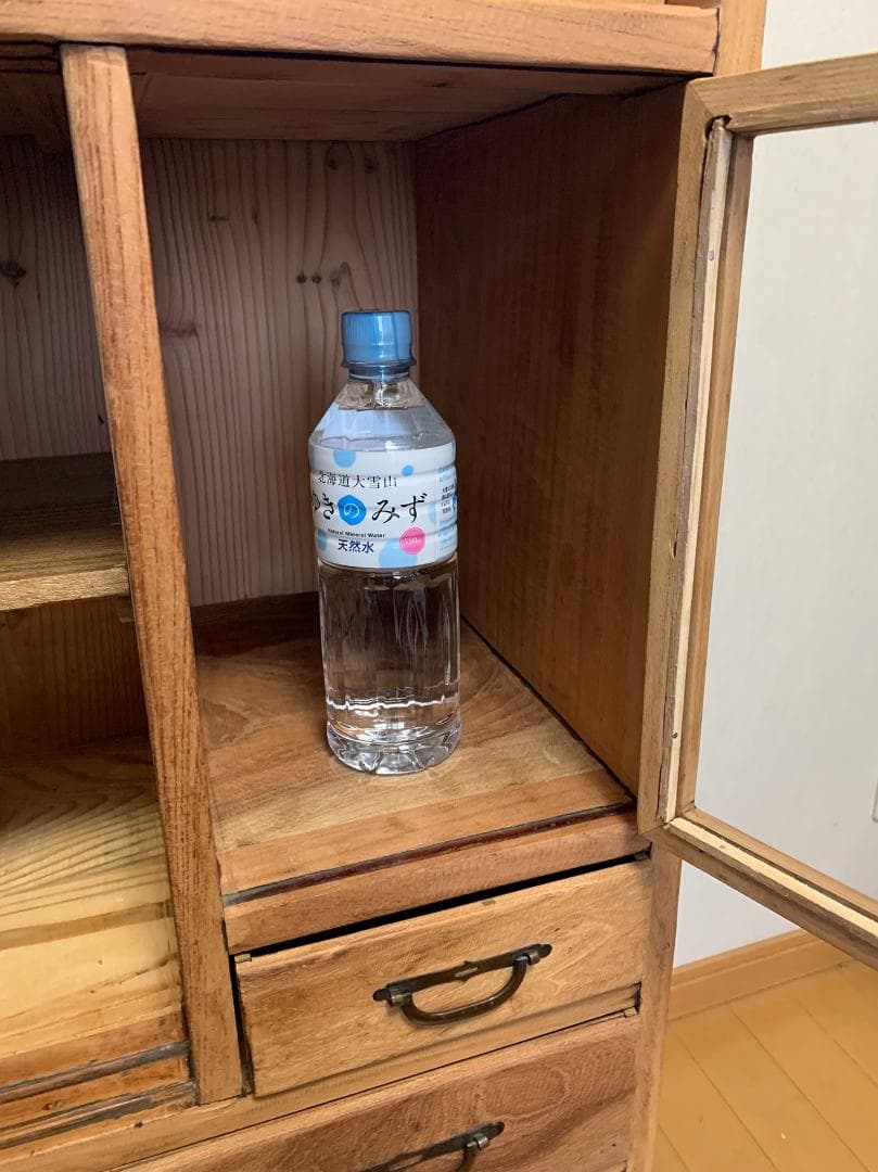 古い木製のガラス戸棚　引き出し8杯　水屋