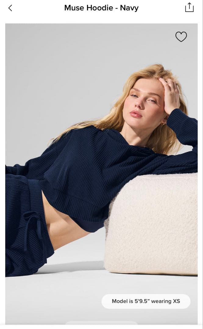 新品　alo yoga muse hoodie ネイビー　アロヨガ　フーディ