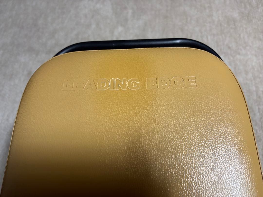 リーディングエッジ　トレーニングベンチ　レザーカラーモデル