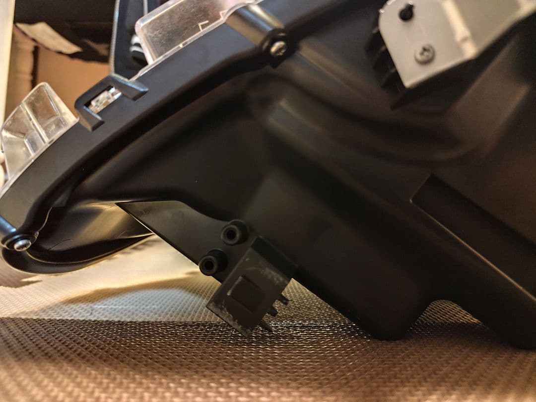 81150-28J10 ヴォクシー80系ヘッドライトユニット左側　トヨタ純正