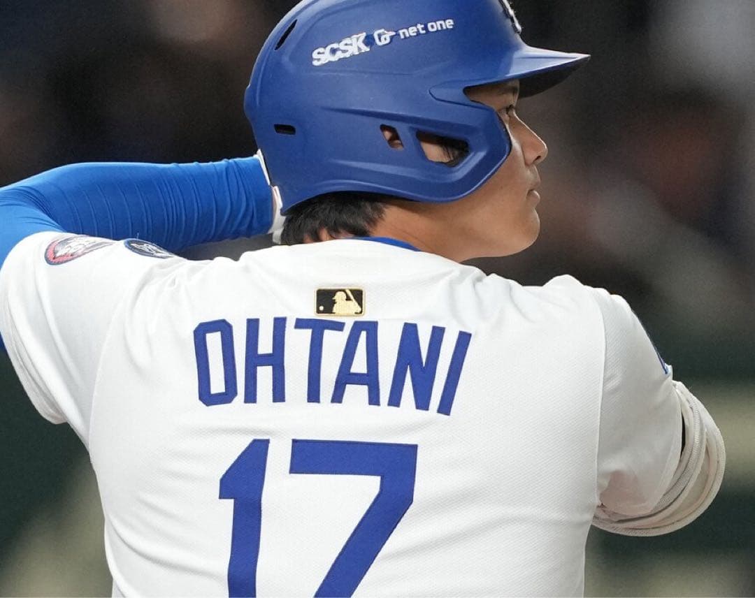 大谷翔平選手　MVPサインプリントフィギュアボール、TOPPSカード 2点セット