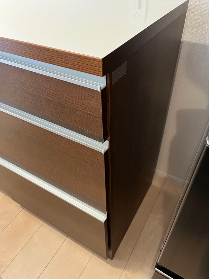 ブラウン木製キッチンカウンター カップボード