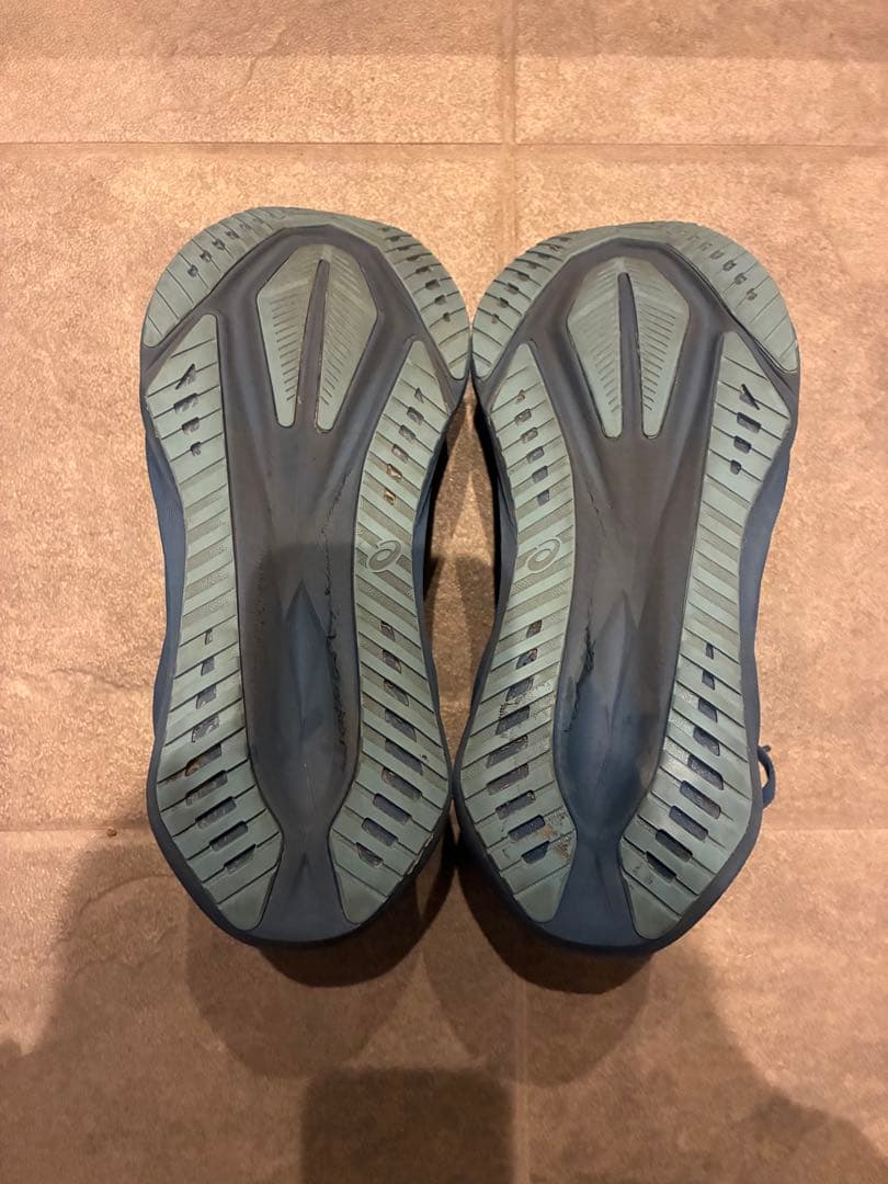 た*！様 ノバブラスト5 ブルーASICS ランニングシューズ　25.5