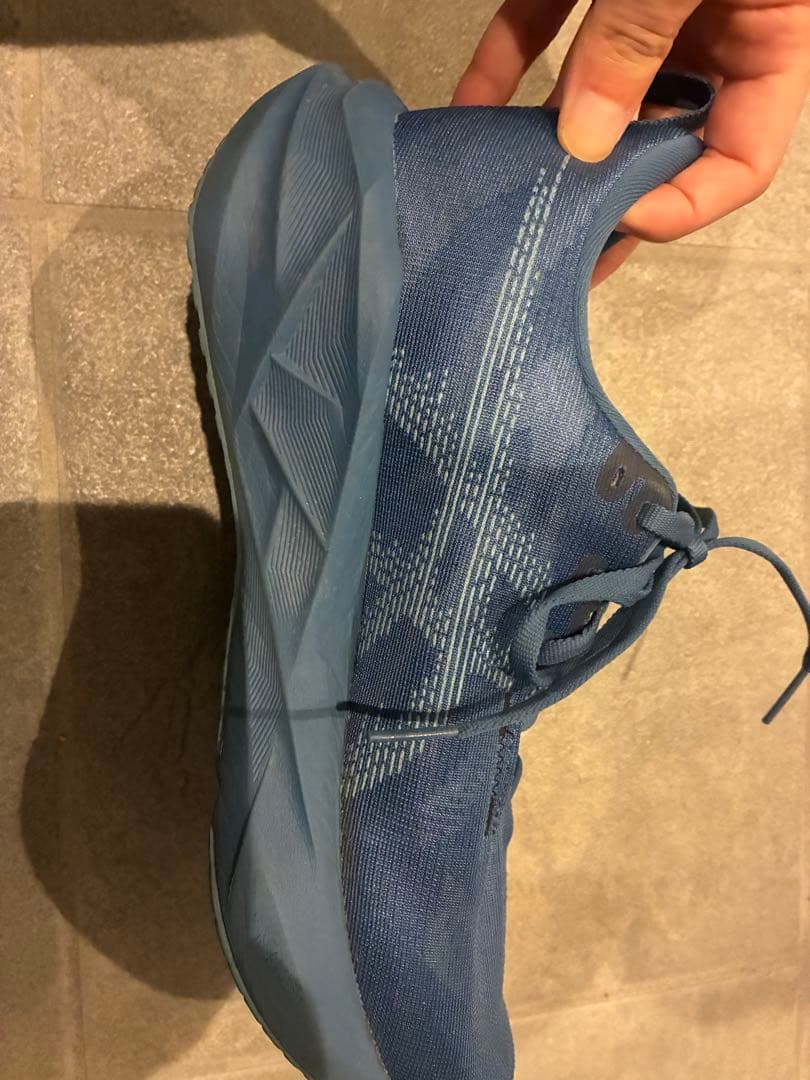 た*！様 ノバブラスト5 ブルーASICS ランニングシューズ　25.5