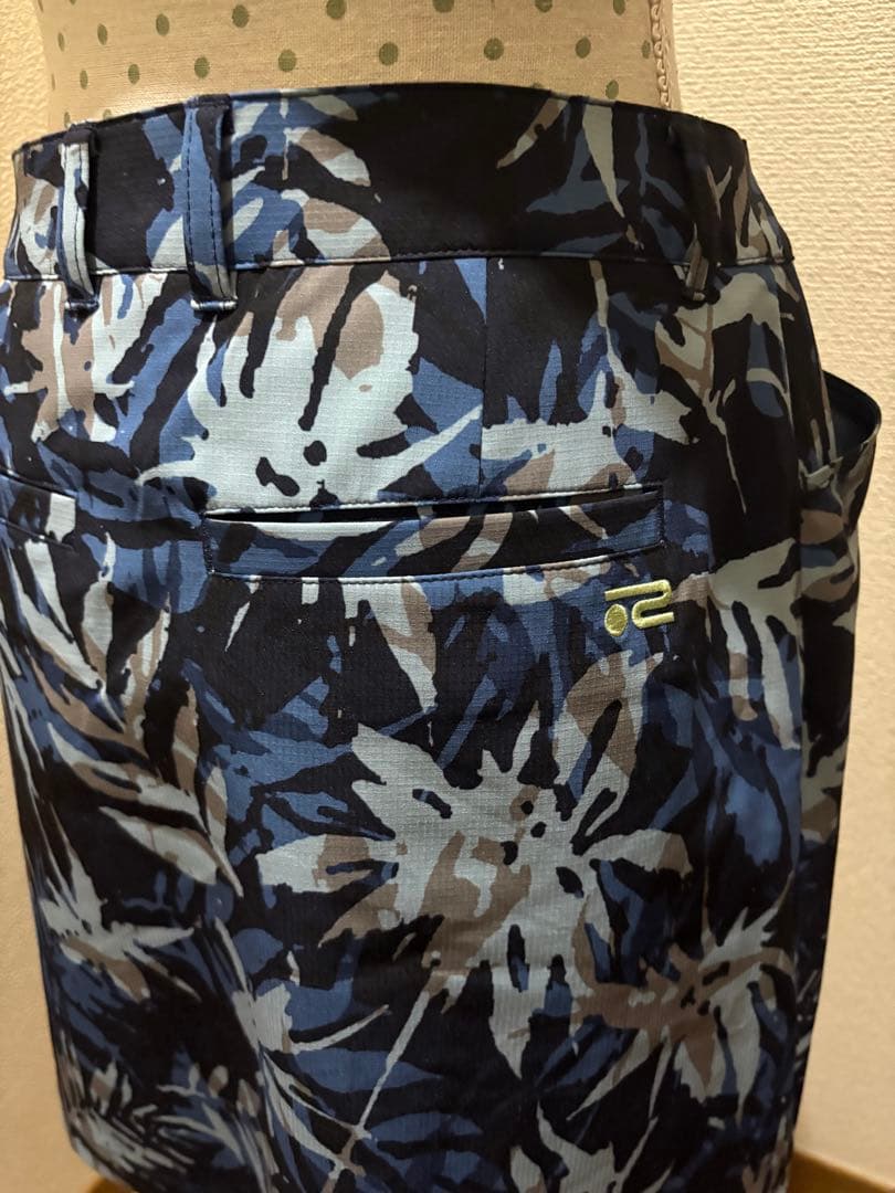 ゴルフ　スカート 青系葉柄