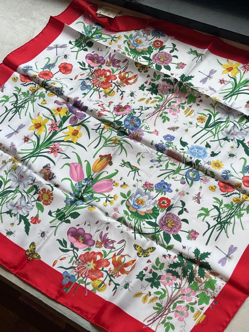 【新品未使用】GUCCIスカーフ ホワイト×レッド　フローラ柄　シルク100%