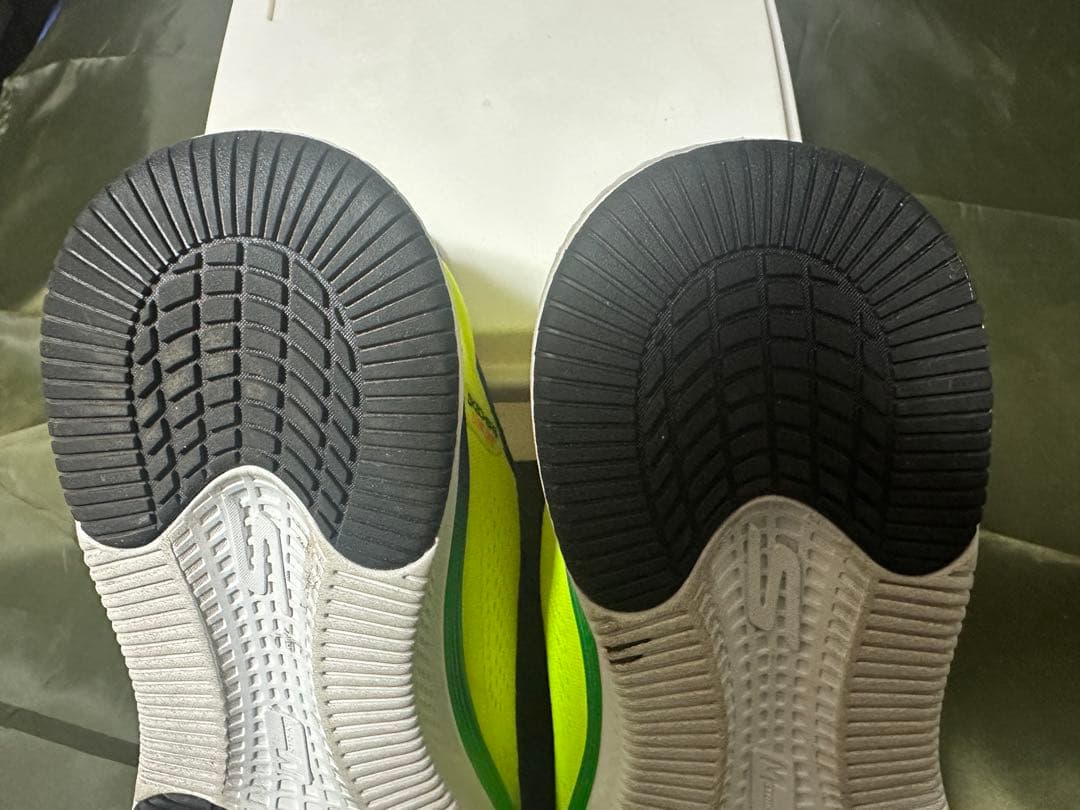 美品　SKECHERS GO RUN 軽量シューズ 27.5cm