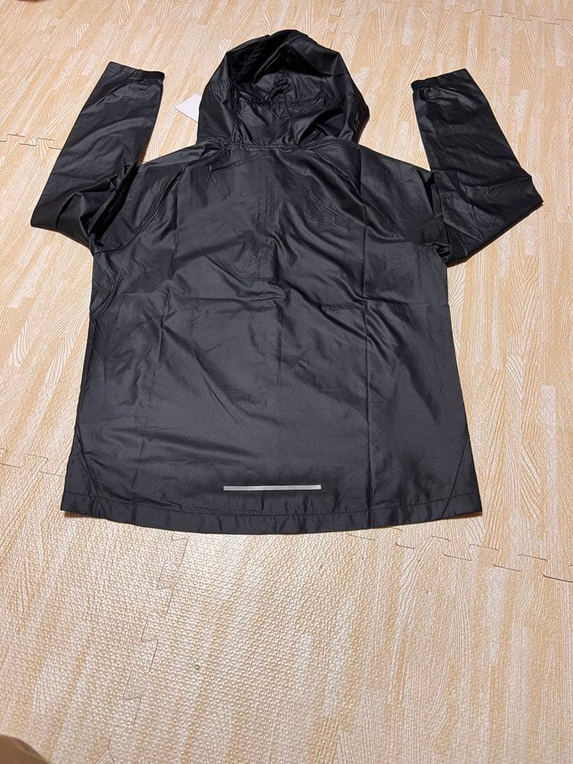 M☆新品☆ ナイキ　エッセンシャル フーデッド 軽量薄手ランニングジャケット