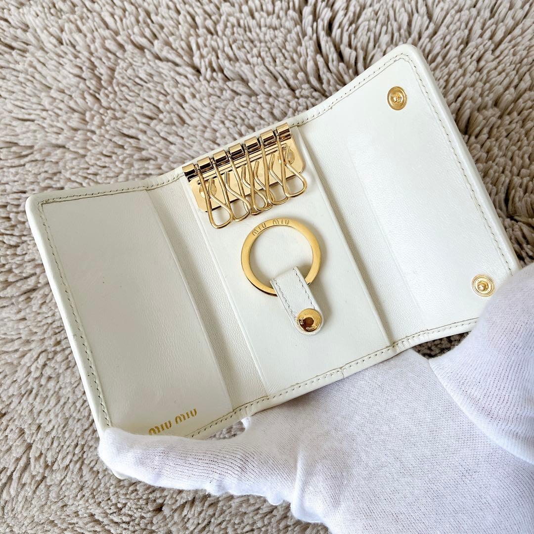 美品✨希少✨キーリング付6連キーケース ミュウミュウ マテラッセ ホワイト