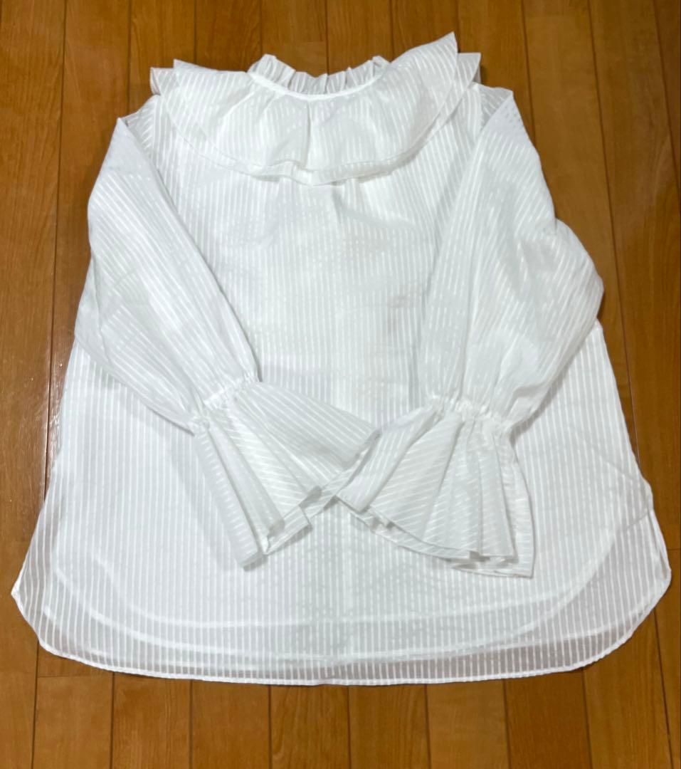 【美品】ジャスグリッティー シアーストライプラッフルブラウス オフィス