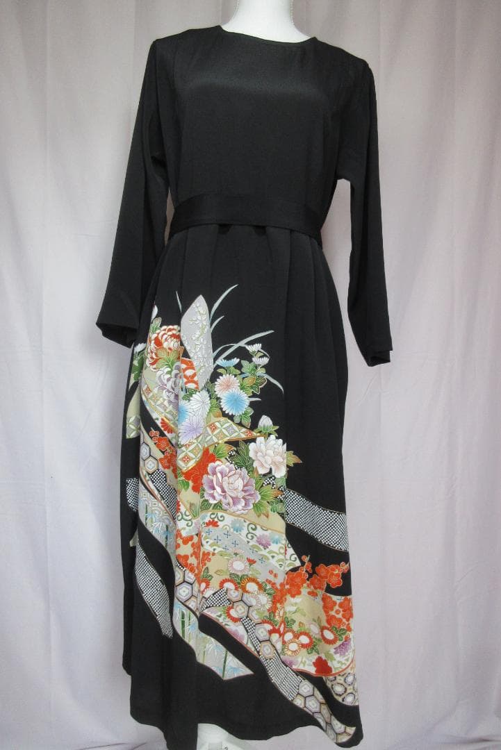 留袖リメイク　花柄　金糸銀糸刺繍　シルク　ロングワンピース　ウエストリボン紐付