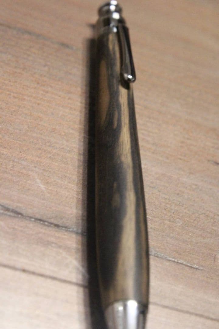 工房楔黒柿!多少孔雀色杢があります