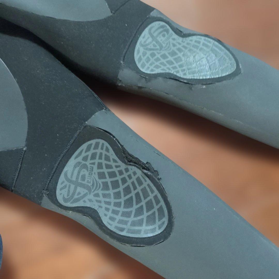 ブラック長袖ウェットスーツ 膝パッド付き１５０㌢