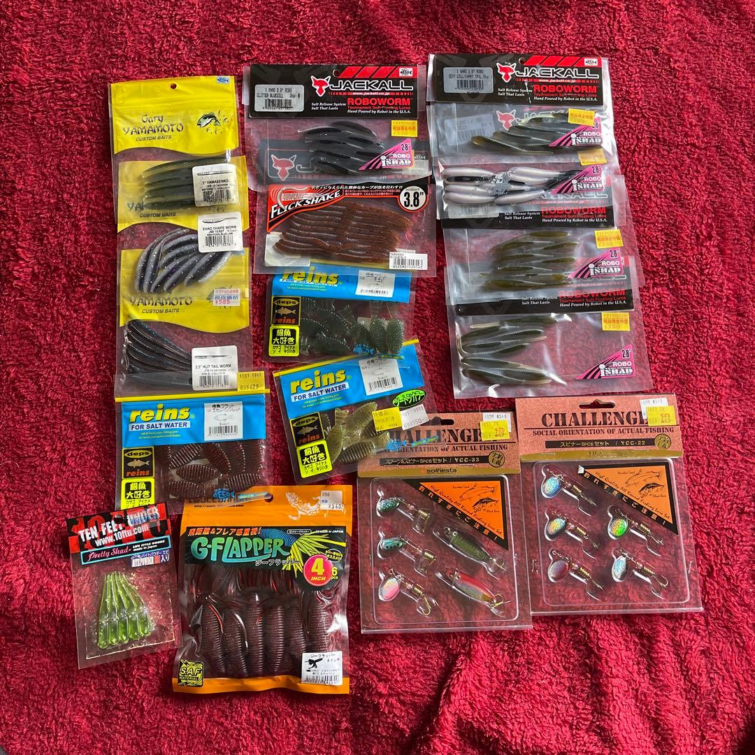 まとめ売り バス釣りルアー、ワーム、フック、シンカー、ケースなど小物大量セット
