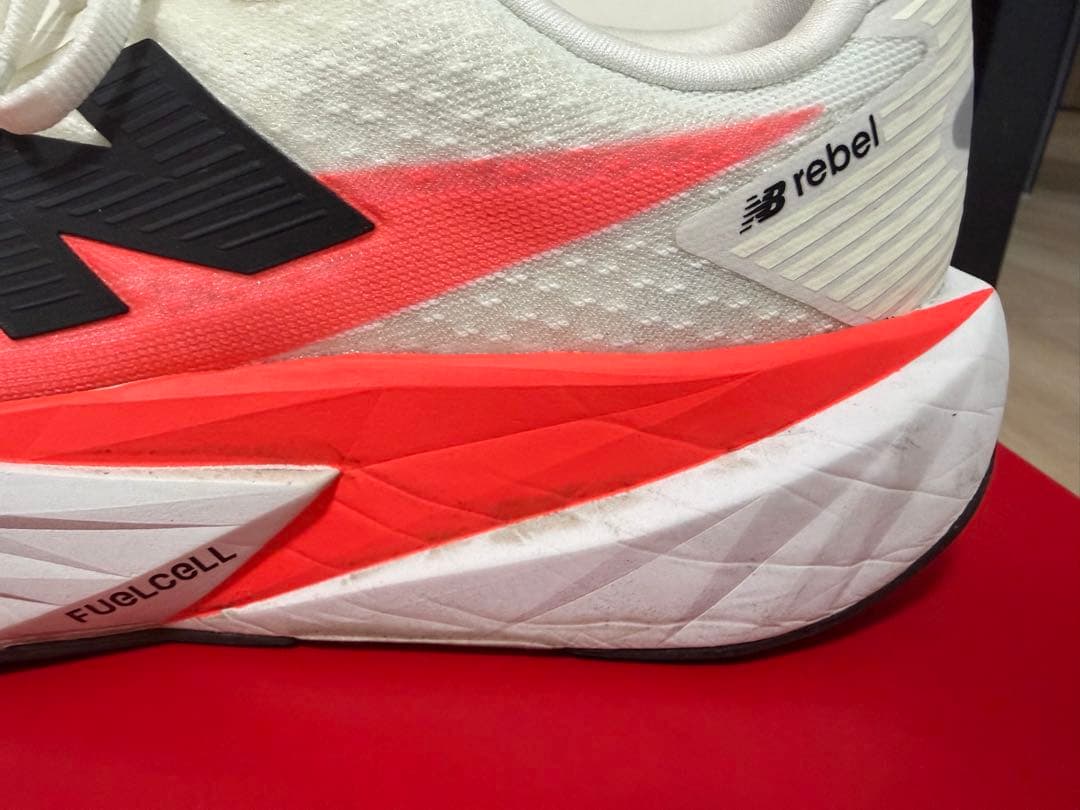 【はるじ】ニューバランス FuelCell Rebel v5 25cm