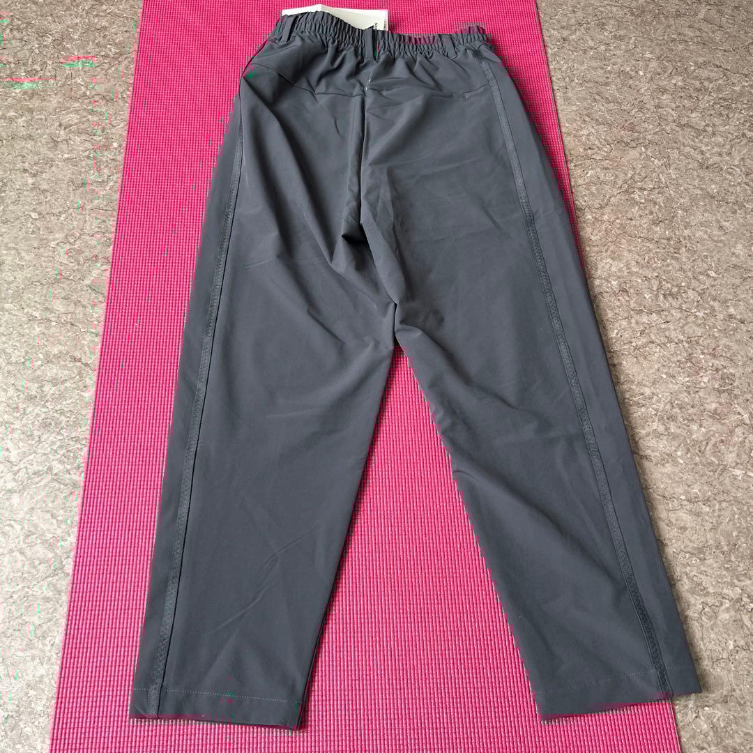 新品　adidas グレー ジャージパンツ Mサイズ