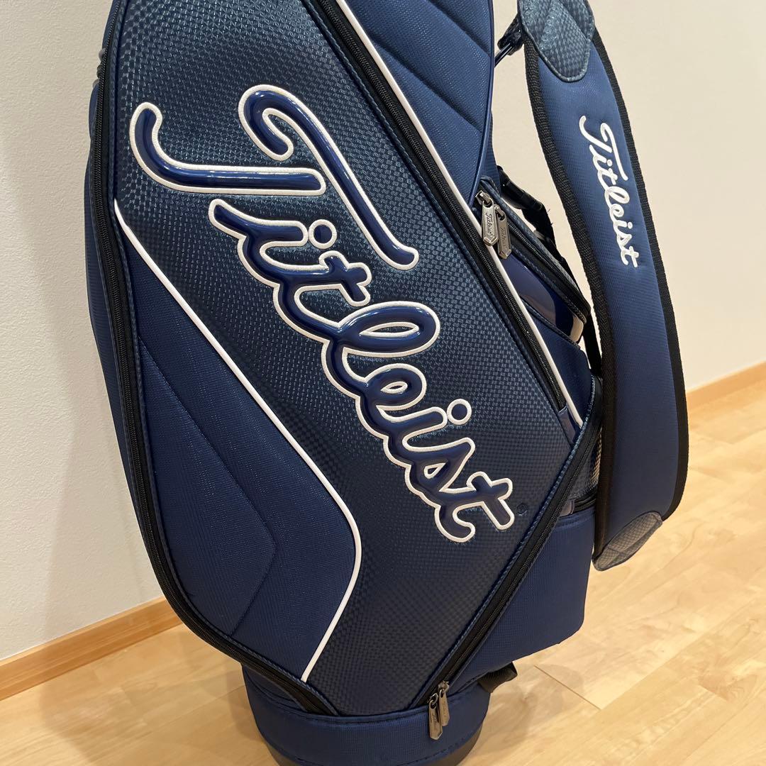 美品　タイトリスト　キャディーバッグ　ブルー　収納多数　軽量　すぐ使える