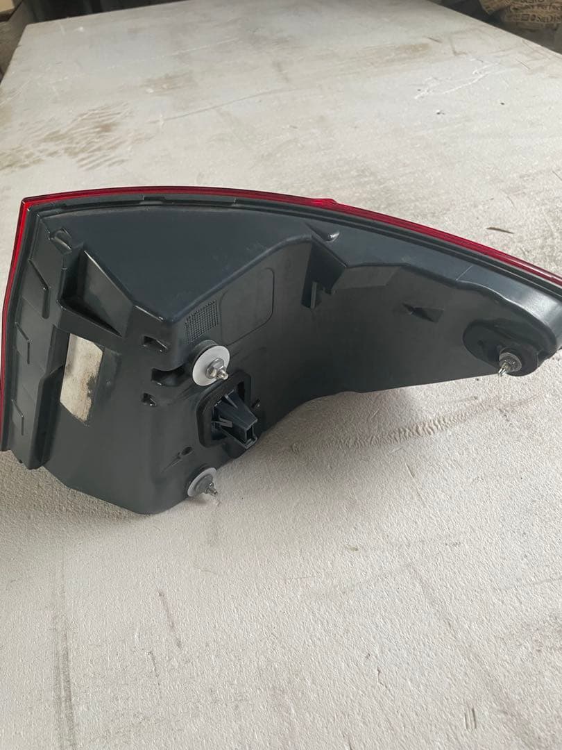  テールレンズ　テールランプ