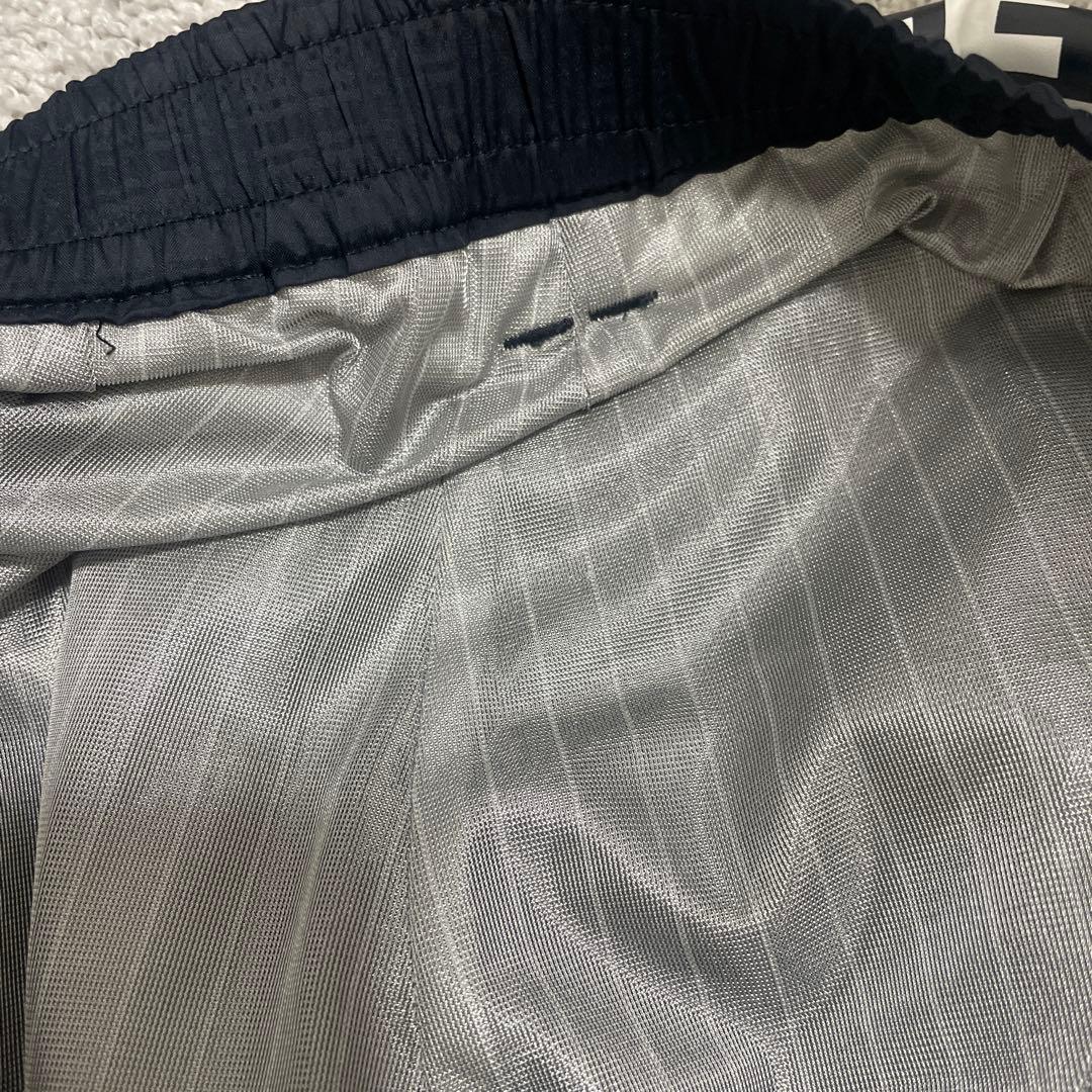 パーリーゲイツの保温、撥水、防水ナイロンパンツ