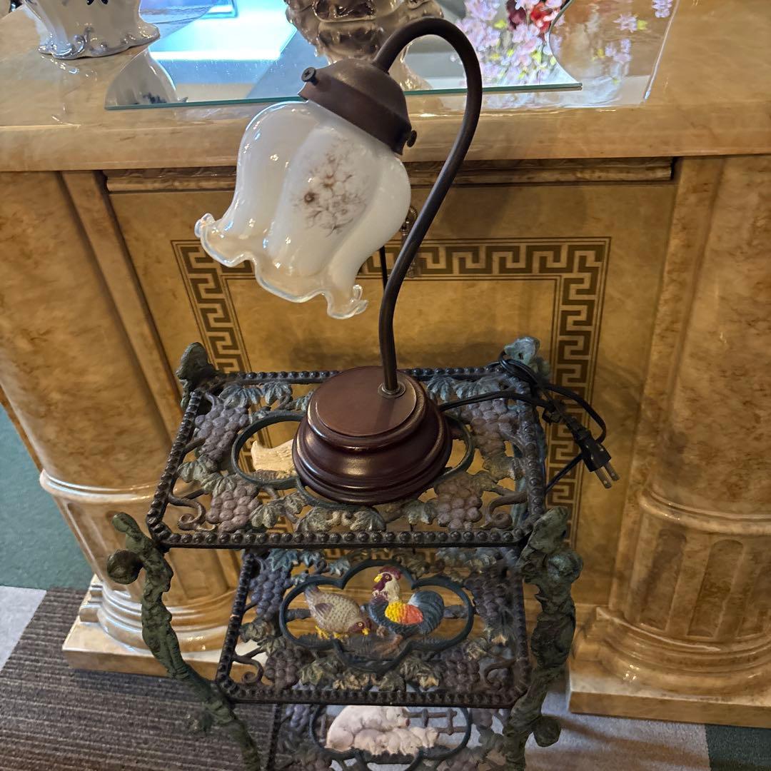 アンティーク調　鋳鉄(キャストアイアン)製の3段フラワースタンド