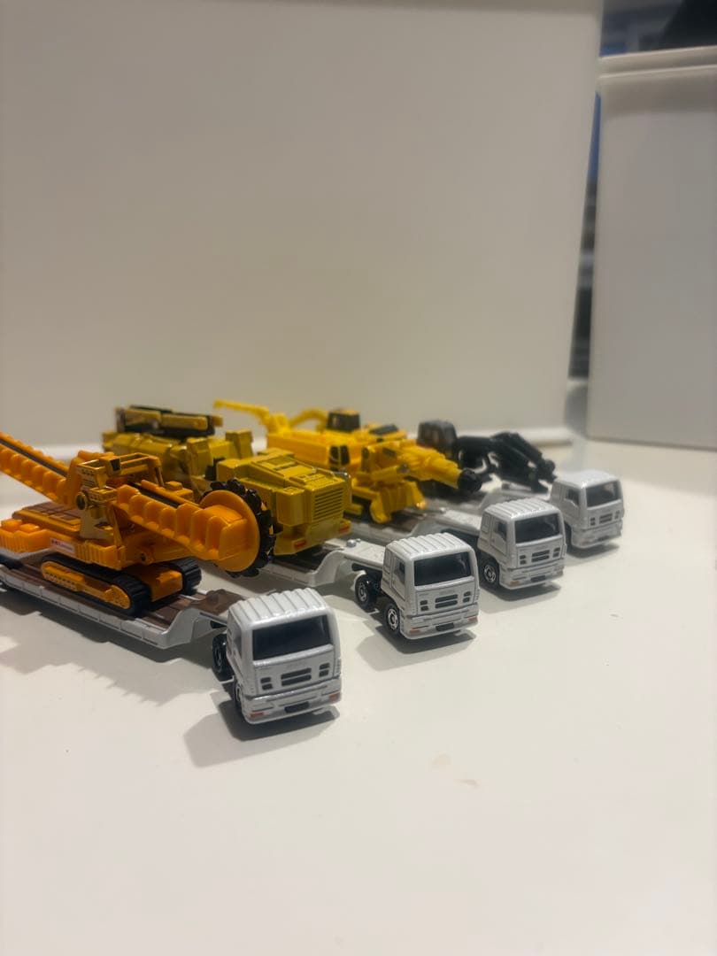トミカ　希少！ギガ低床トレーラー8台セット+重機9台