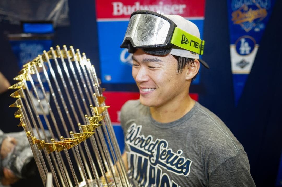 山本由伸2025WS/MVP記念サインボールUVケース付USローリングス限定品