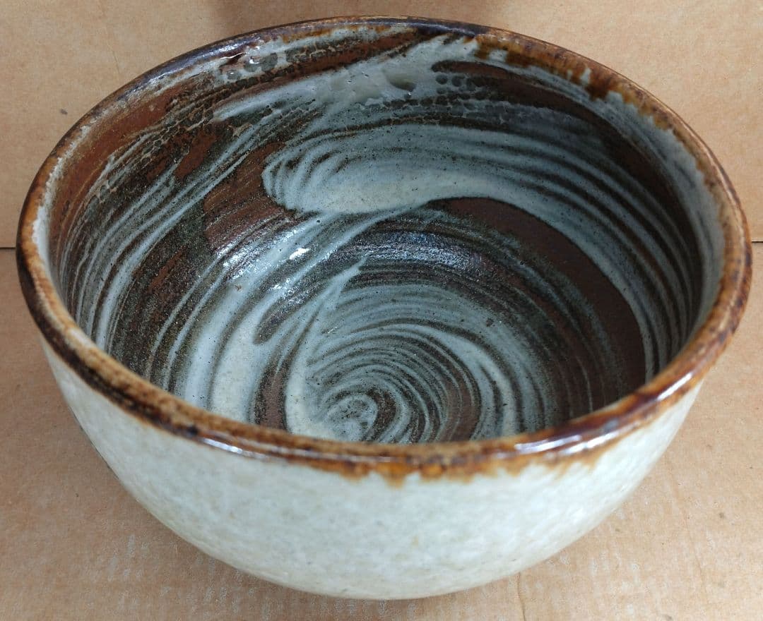 りー【本物保証】金城次郎 魚紋内ハケ目茶碗 共箱 栞 美品最上位秀作壷屋焼