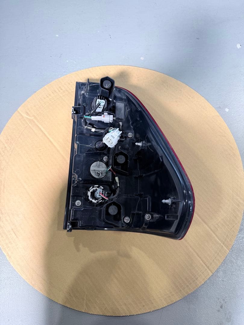 GUN125ハイラックス後期純正テール（左）