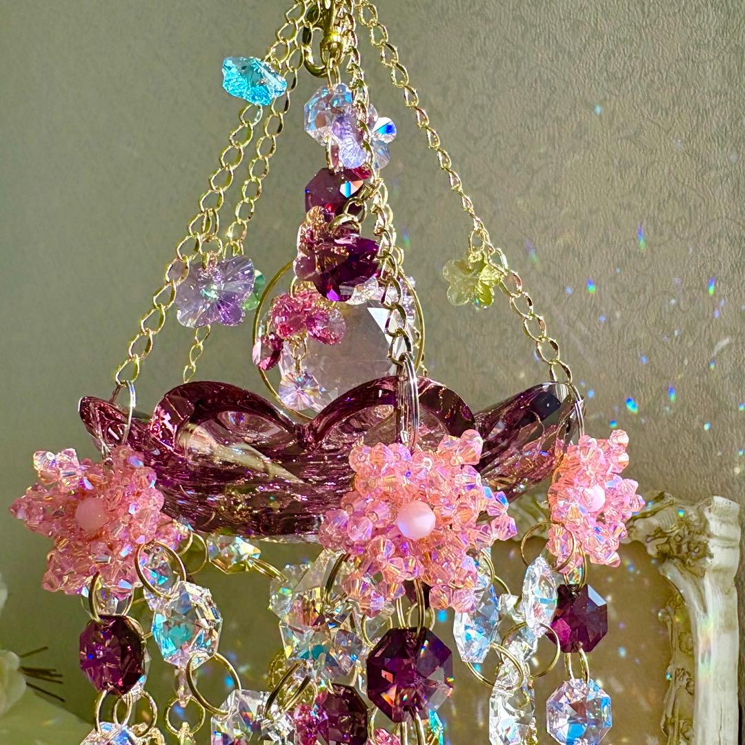 アンティークピンクSWAROVSKI受け皿シャンデリア風サンキャッチャー