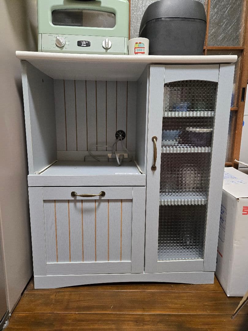 フレンチカントリー風のキッチンカウンター