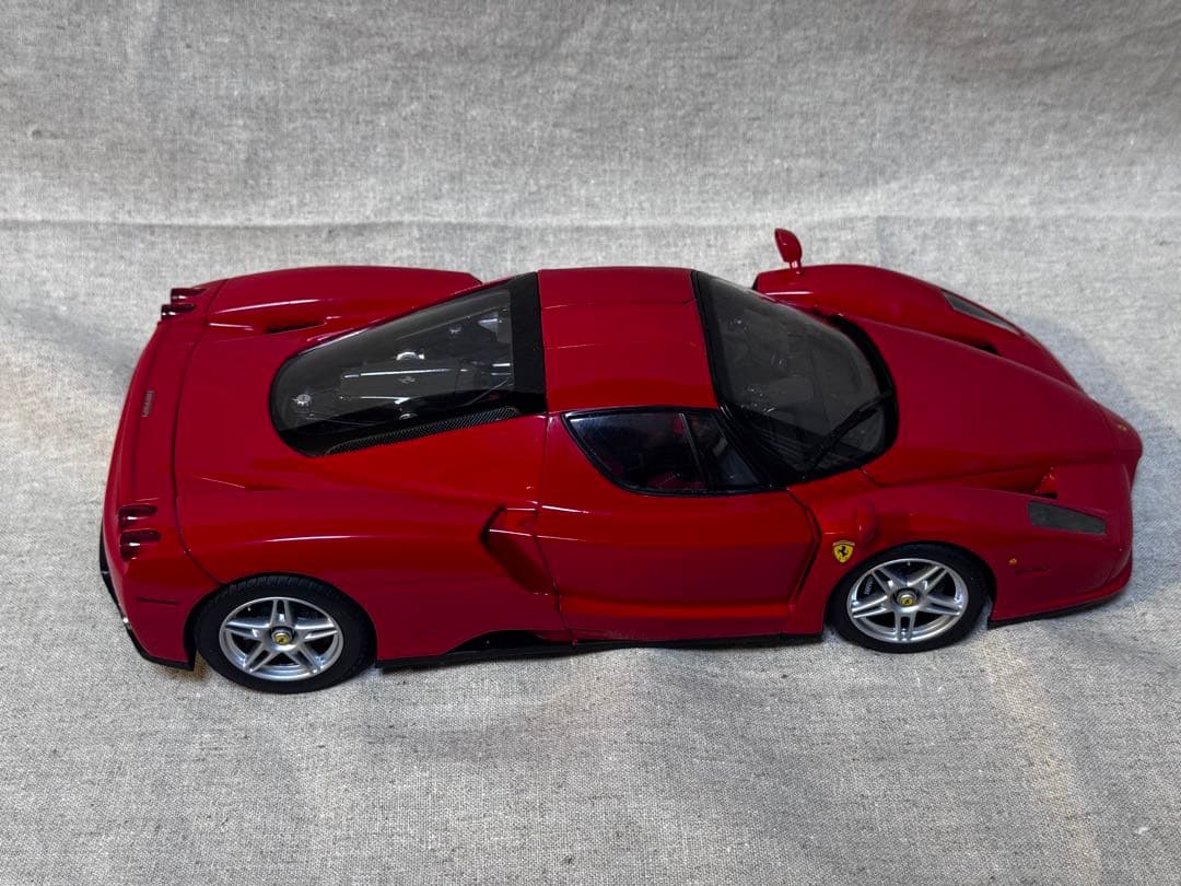 ミニカー Ferrari Enzo 1/18
