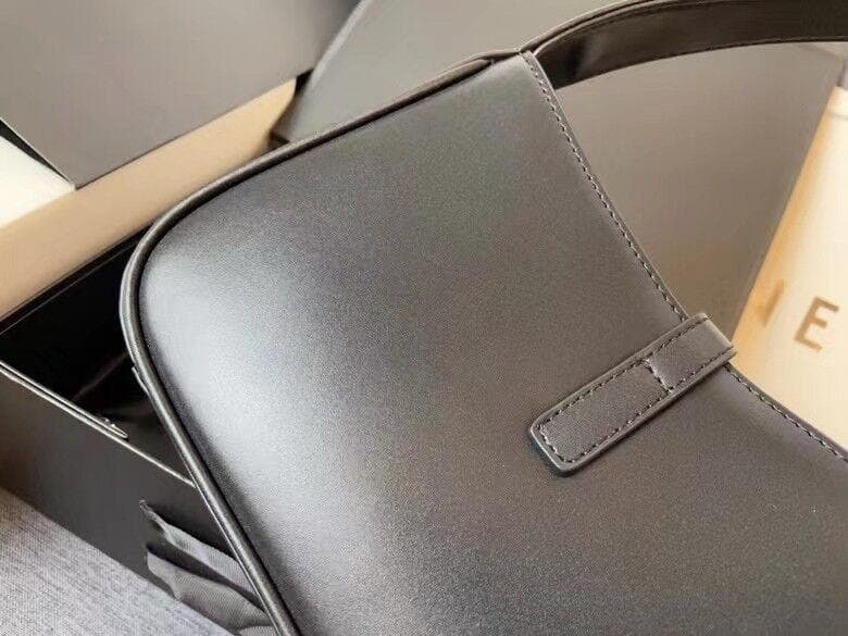 人気です黒の文字パックです