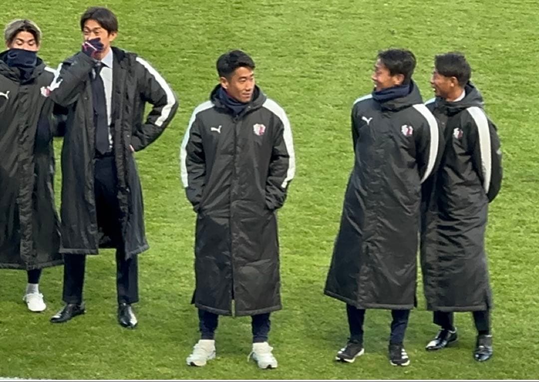 【新品】セレッソ大阪 PUMA ベンチコート 黒 Lサイズ