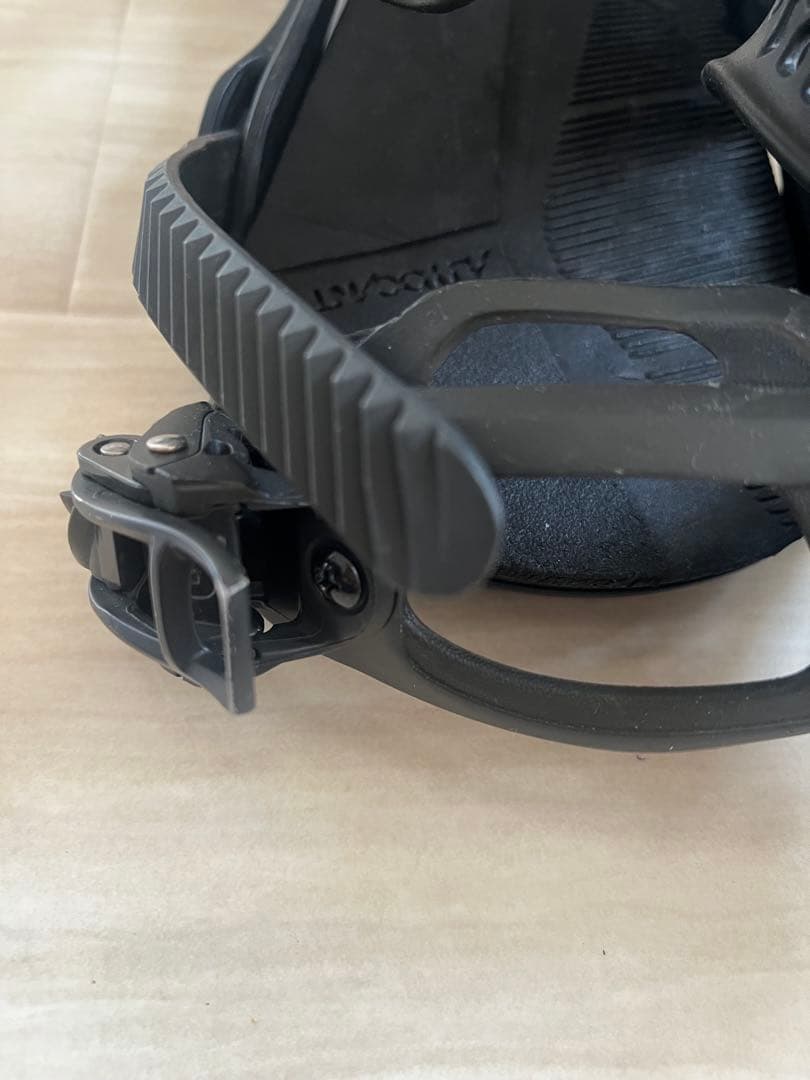 バートン マラヴィータ スノーボードビンディング