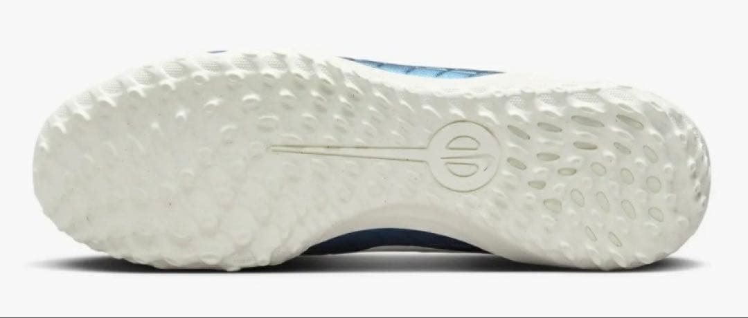 ◇新品未使用品　NIKE サッカートレーニングシューズ　28センチ　送料込み